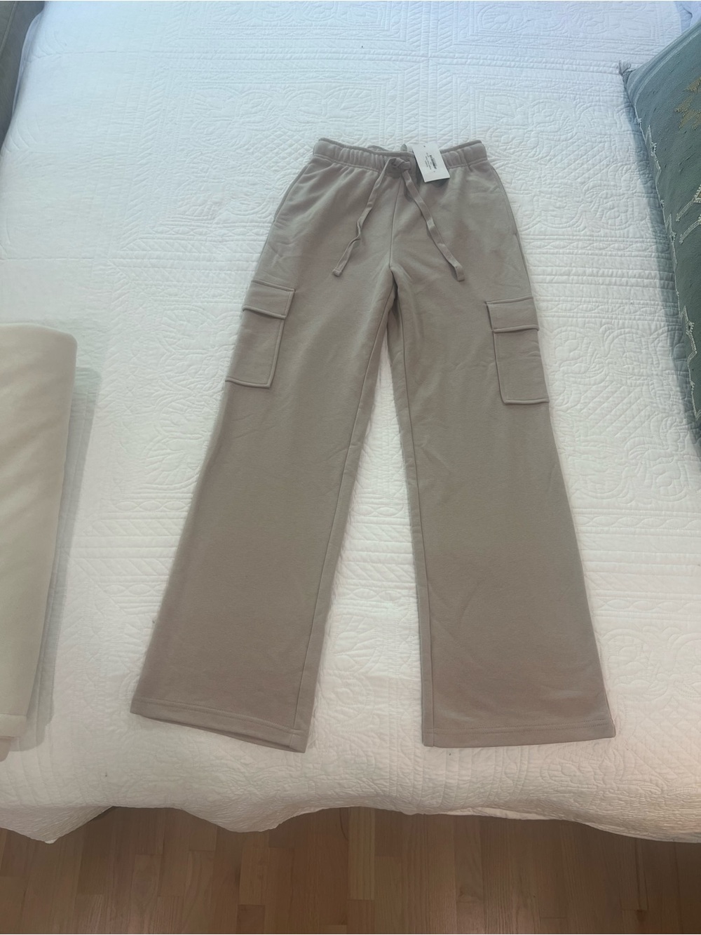 NWT Wide-Leg Cargo Joggers in Taupe